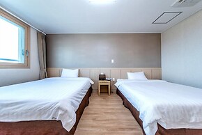 Jungmoon J Hill & City Hotel