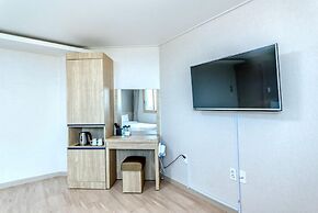 Jungmoon J Hill & City Hotel