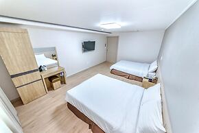 Jungmoon J Hill & City Hotel