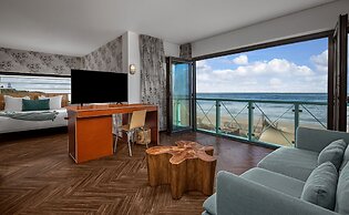 Beachhouse Hotel