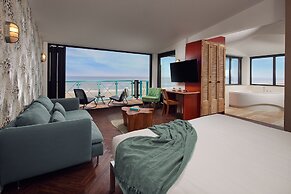 Beachhouse Hotel