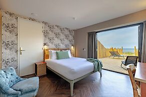 Beachhouse Hotel