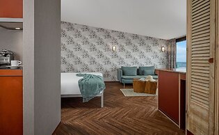 Beachhouse Hotel