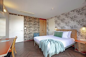 Beachhouse Hotel