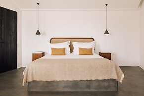 White Exclusive Suite & Villas