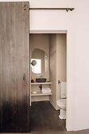 White Exclusive Suite & Villas