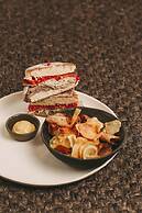 White Exclusive Suite & Villas