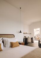 White Exclusive Suite & Villas