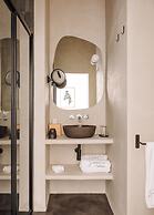 White Exclusive Suite & Villas