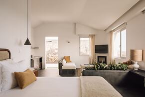 White Exclusive Suite & Villas