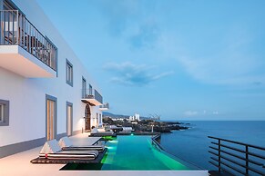 White Exclusive Suite & Villas