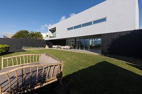 White Exclusive Suite & Villas