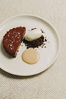 White Exclusive Suite & Villas