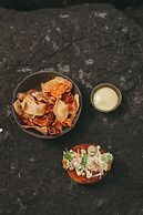 White Exclusive Suite & Villas