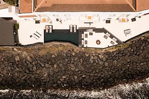 White Exclusive Suite & Villas