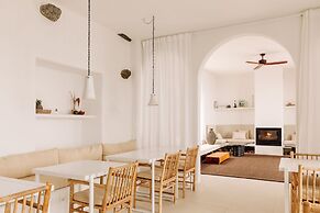 White Exclusive Suite & Villas