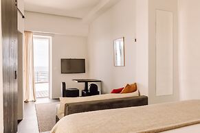 White Exclusive Suite & Villas