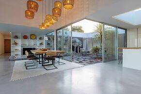 White Exclusive Suite & Villas