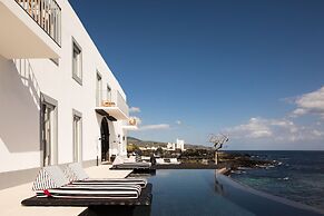 White Exclusive Suite & Villas