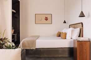 White Exclusive Suite & Villas