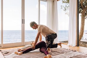 White Exclusive Suite & Villas