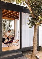 White Exclusive Suite & Villas