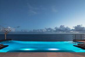 White Exclusive Suite & Villas