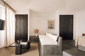 White Exclusive Suite & Villas