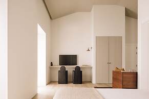 White Exclusive Suite & Villas