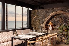 White Exclusive Suite & Villas