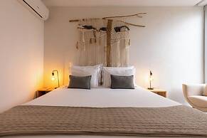 White Exclusive Suite & Villas