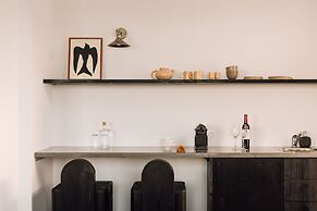 White Exclusive Suite & Villas