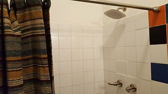 Niceplace Inn