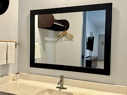 Texas Inn and Suites City Center at University Dr.