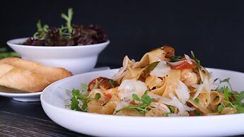 The Bloom Classic - Hotel and Bistro