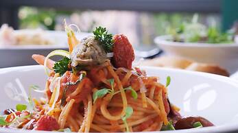 The Bloom Classic - Hotel and Bistro