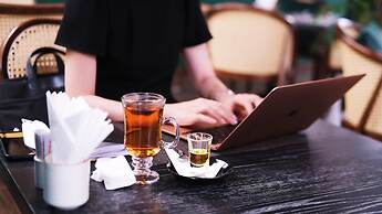 The Bloom Classic - Hotel and Bistro