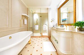 Legend Palace Hotel