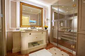 Legend Palace Hotel