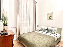 AAA STAY Market Square Old Town