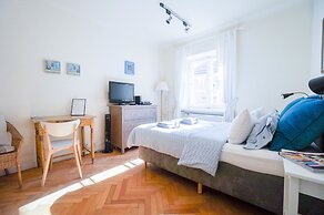 AAA STAY Market Square Old Town