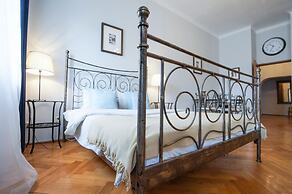 AAA STAY Market Square Old Town