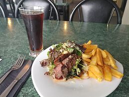 Pineacres Motel and Park