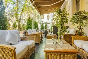 Sadovnicheskaya Hotel