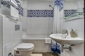 Sadovnicheskaya Hotel