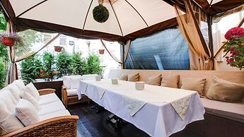 Sadovnicheskaya Hotel