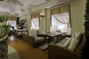 Sadovnicheskaya Hotel