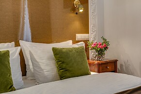 Sadovnicheskaya Hotel