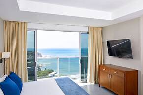 Wyndham Manta Sail Plaza Hotel & Convention Center