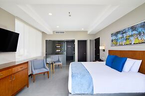 Wyndham Manta Sail Plaza Hotel & Convention Center
